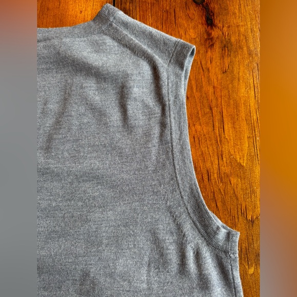 Merino wool vest from Bloomingdale’s. Side M - Picture 7 of 8